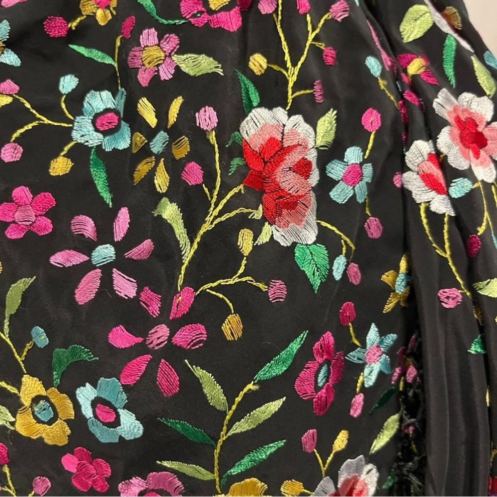 Vintage Embroidered piano Shawl - Picture 3 of 5